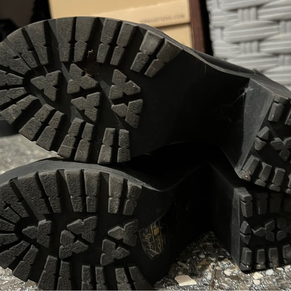 DIVIDED: Goth/alternative/edgy short length boots - Picture 8 of 8